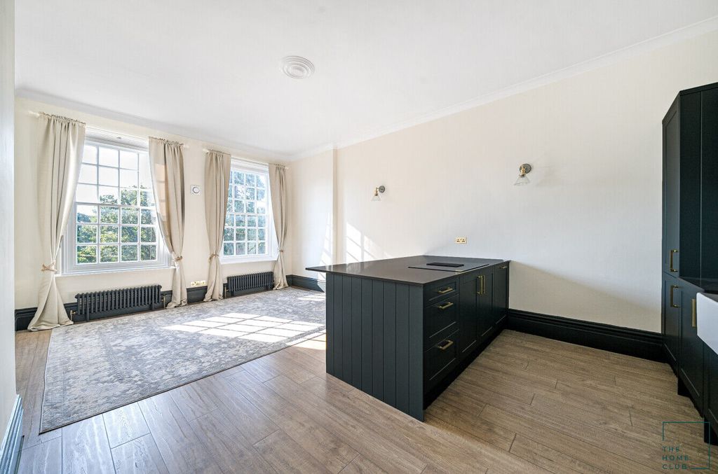 Property photo 2 of 16 Ddabb4E5-3B38-469d-8463-04445378c7d6