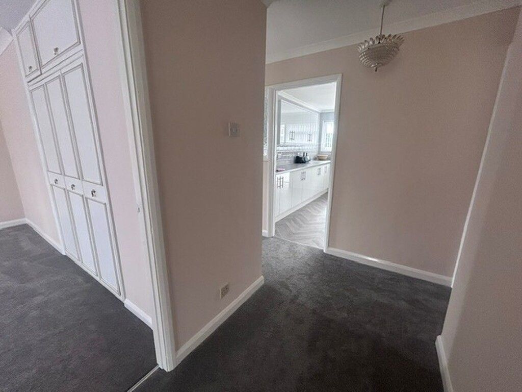 Property photo 3 of 11 Hallway