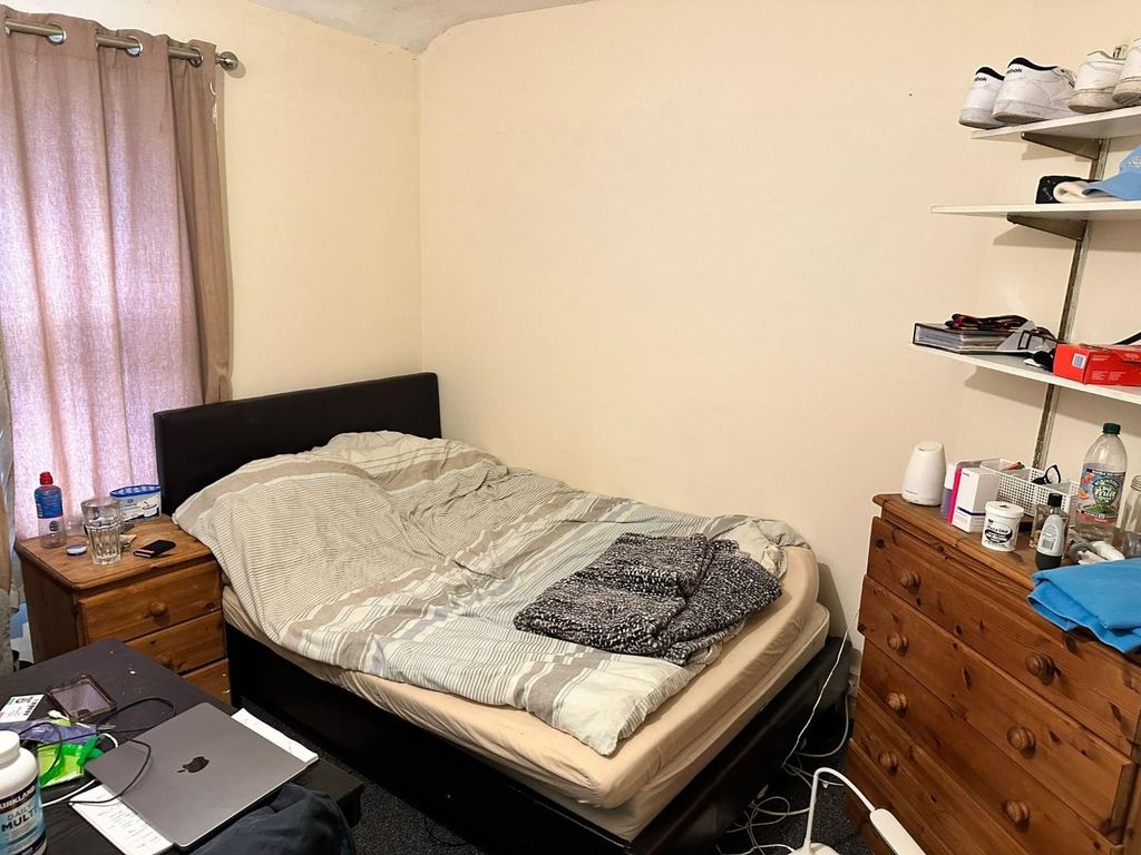 Property photo 3 of 7 Bedroom