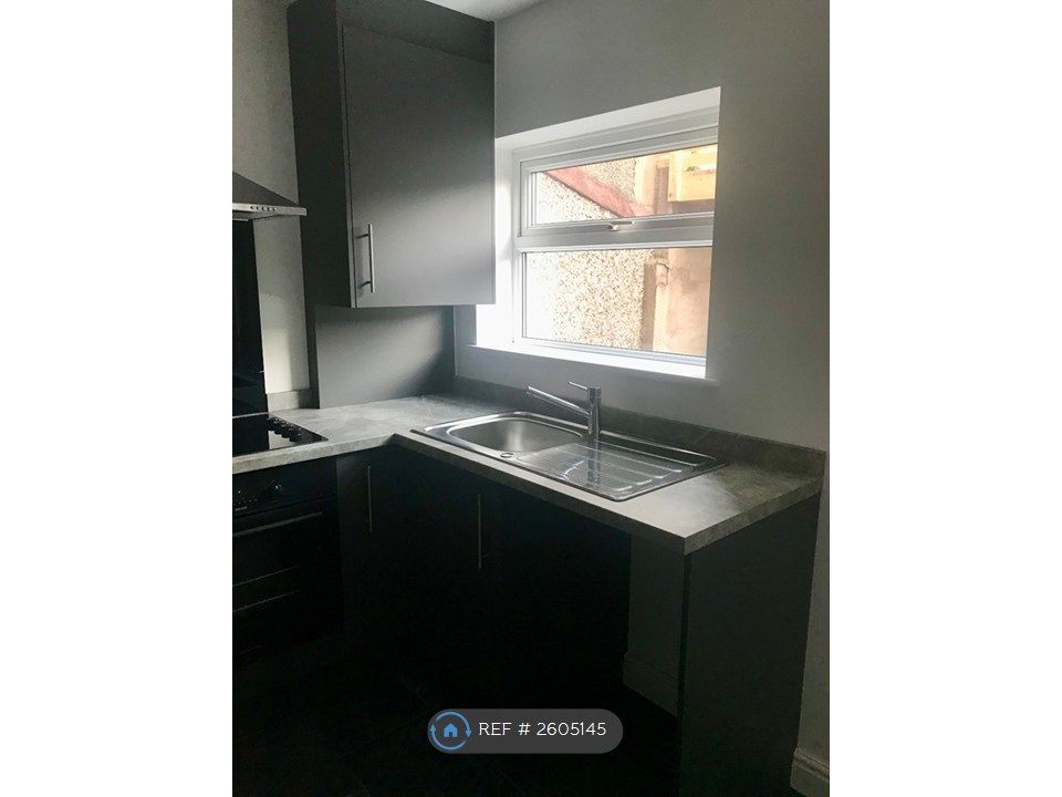 Property photo 3 of 14 Kitchen