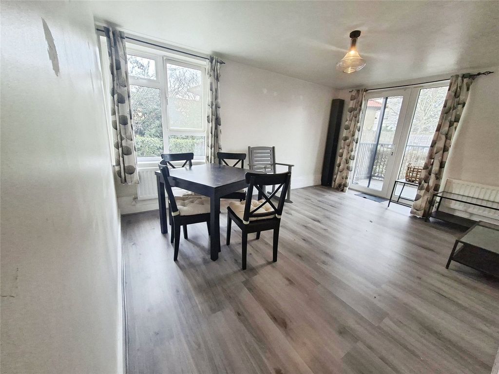 Property photo 2 of 11 Picture No. 17