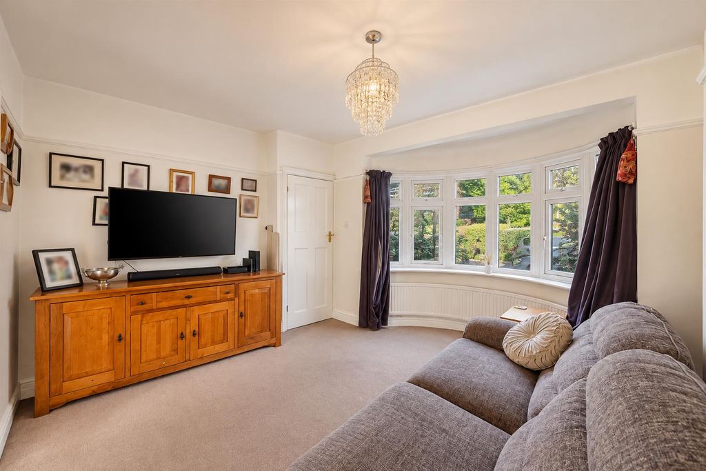 Property photo 2 of 12 8F5E92A3-338c-4c28-B102-A0d3811E1F58.Png