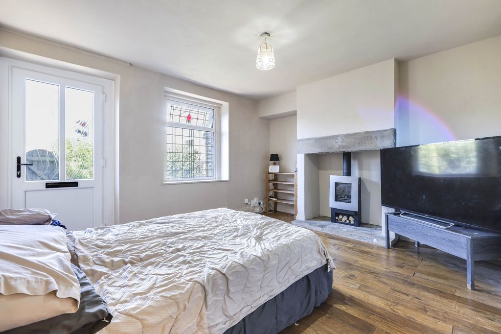 Property photo 2 of 14 Picture No. 16