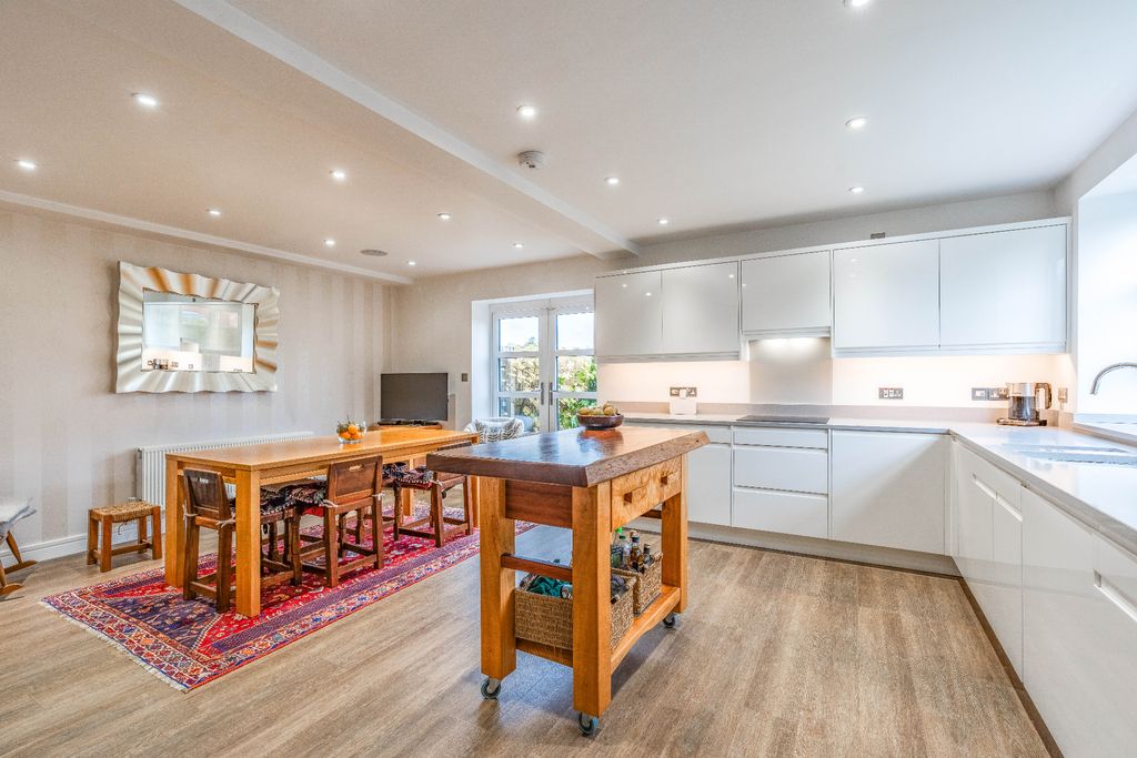 Property photo 2 of 48