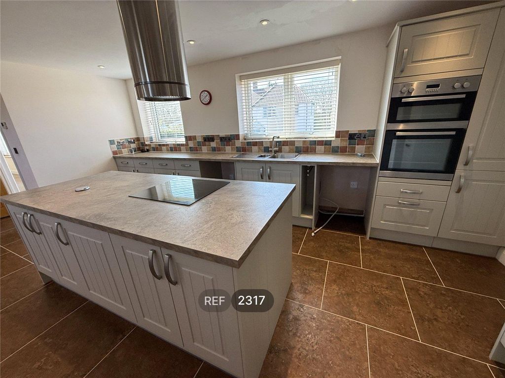 Property photo 2 of 21 Kitchen