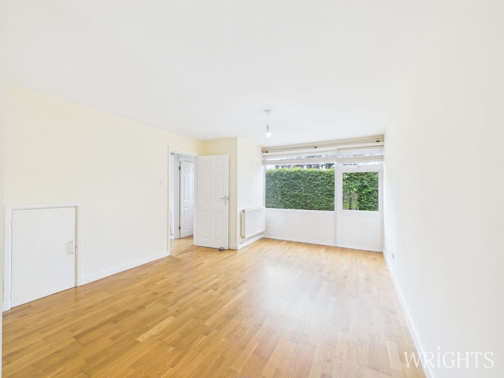 Property photo 2 of 17 Cam05659G0-Pr0154-Still004