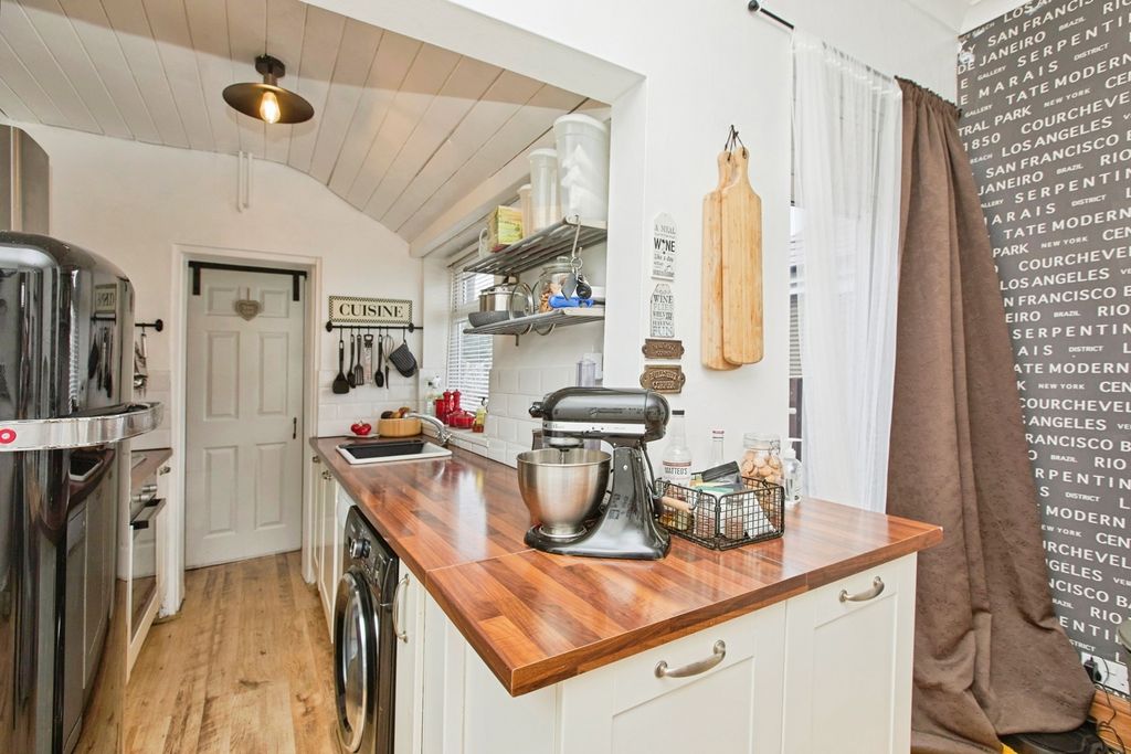 Property photo 3 of 18 Pbox-Img.Jpg