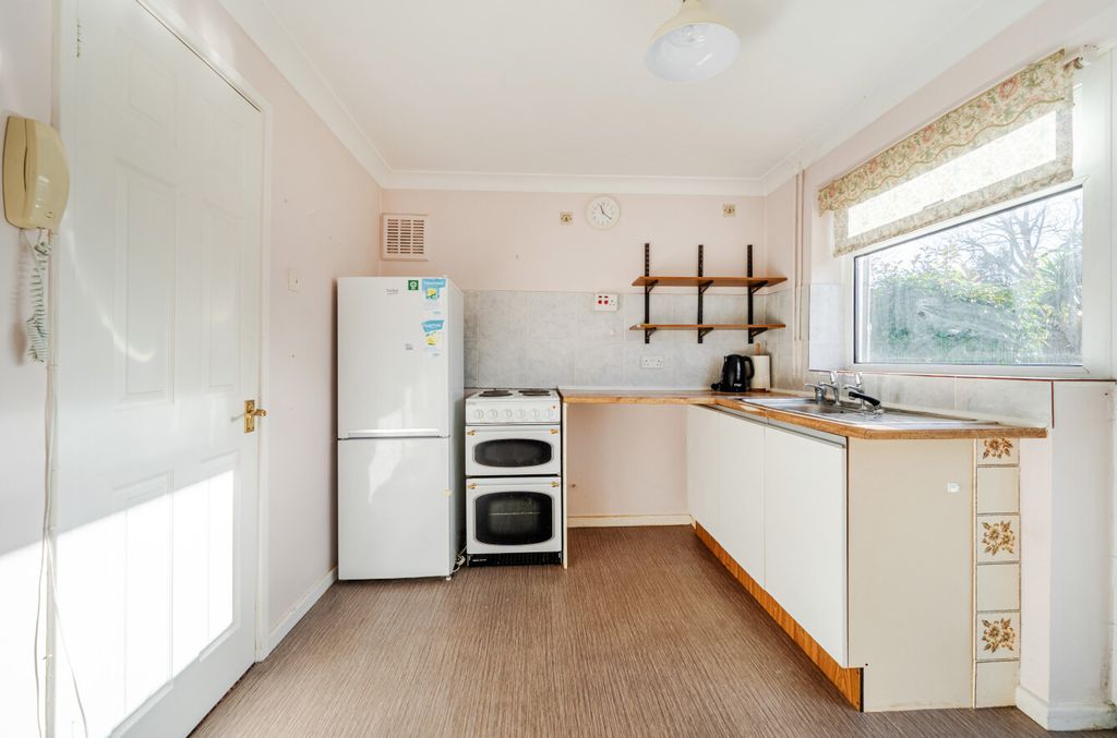 Property photo 3 of 14 1403313-8-696F71E...