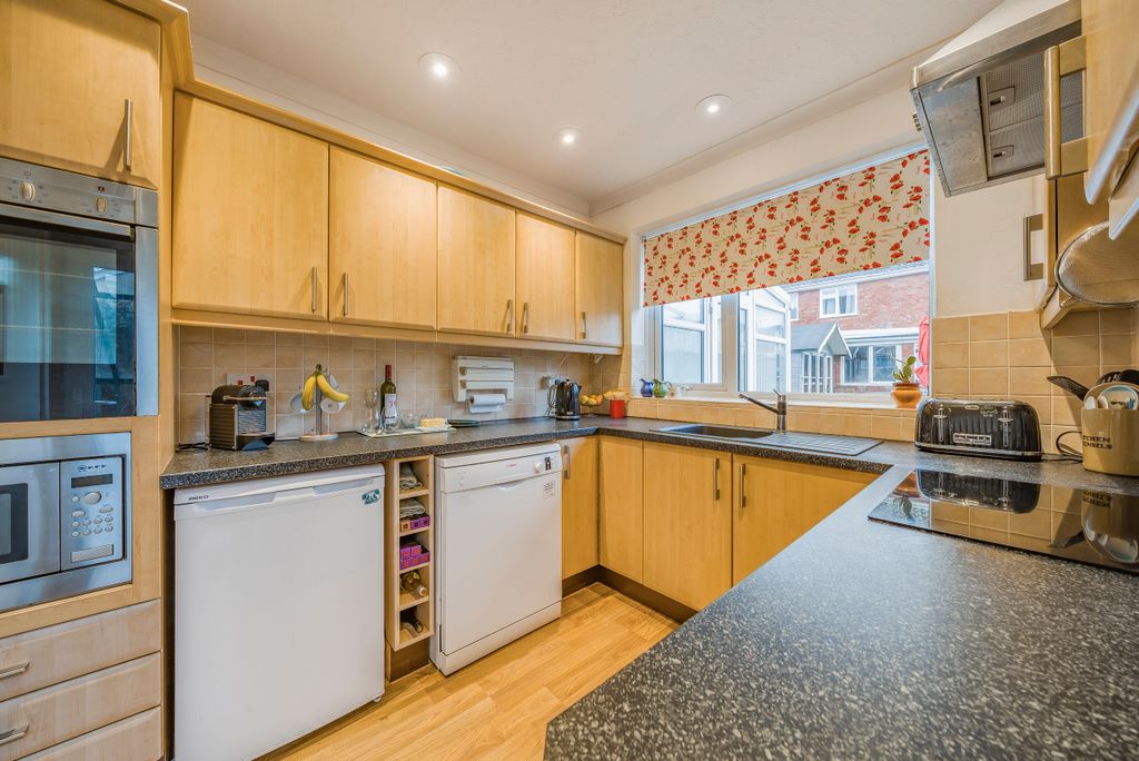 Property photo 3 of 28 Kitchen