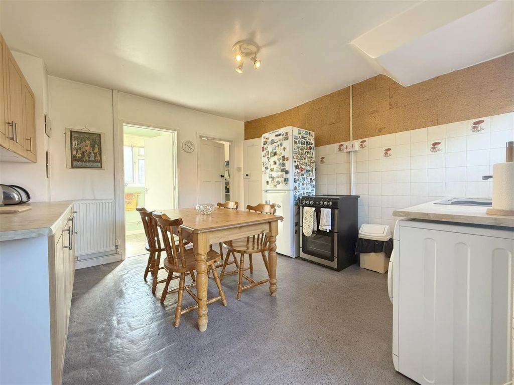 Property photo 3 of 15 Kitchen