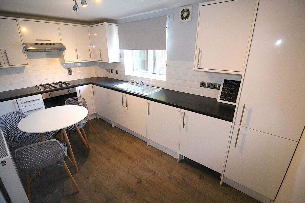 Property photo 2 of 8 Kitchen