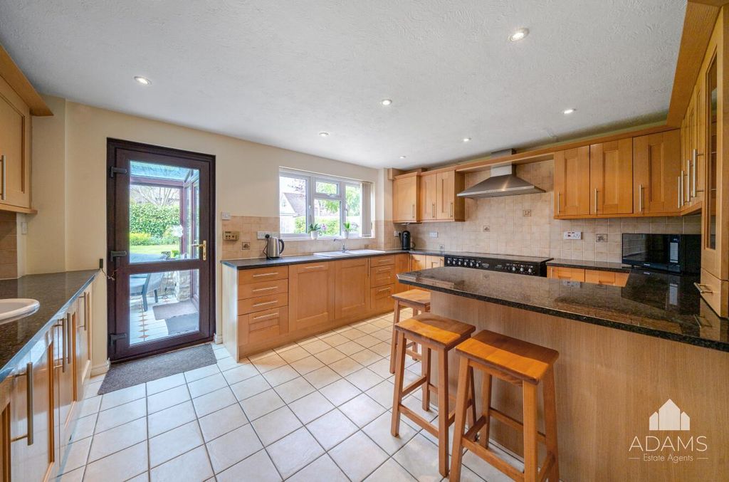 Property photo 3 of 18 Kitchen/Breakfast Room