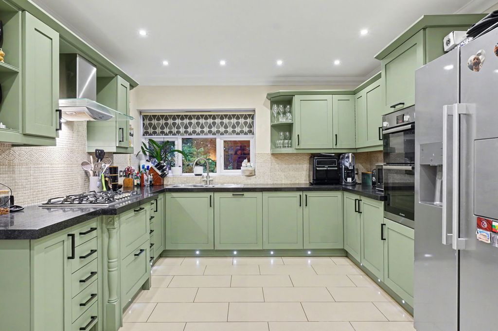 Property photo 2 of 43