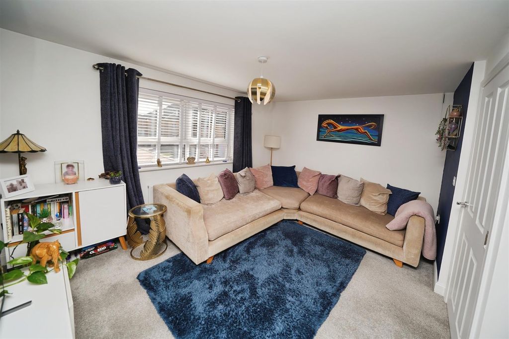 Property photo 2 of 15 Lounge 2.Jpg