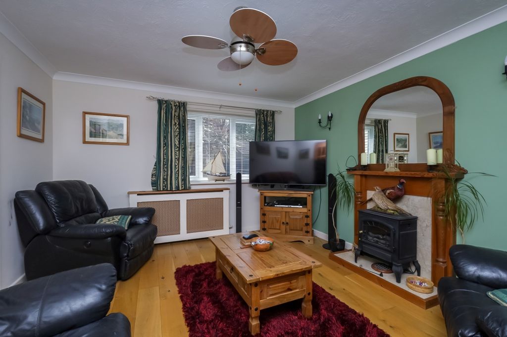 Property photo 2 of 28