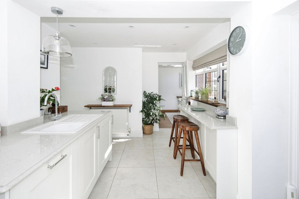 Property photo 3 of 20 Pbox-Img.Jpg