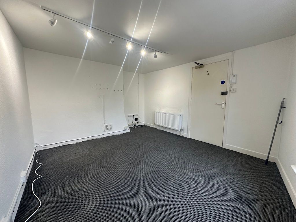 Property photo 3 of 7 Photo 8