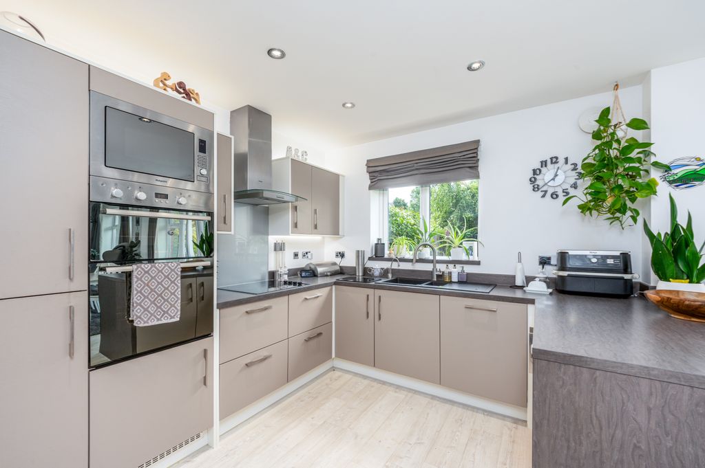 Property photo 3 of 52 18