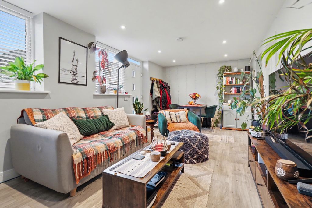 Property photo 3 of 11 Sitting Dining Room