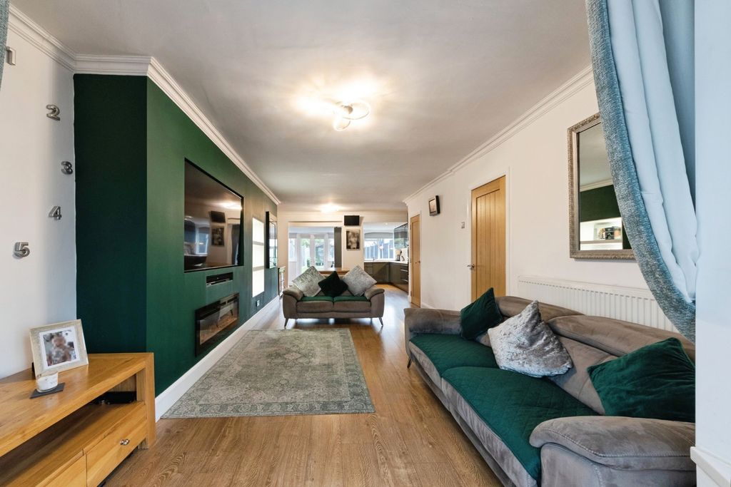 Property photo 3 of 18 Pbox-Img.Jpg