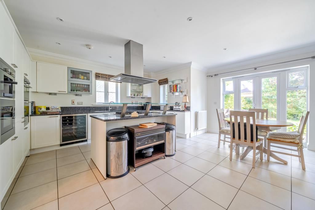 Property photo 3 of 21 Kitchen