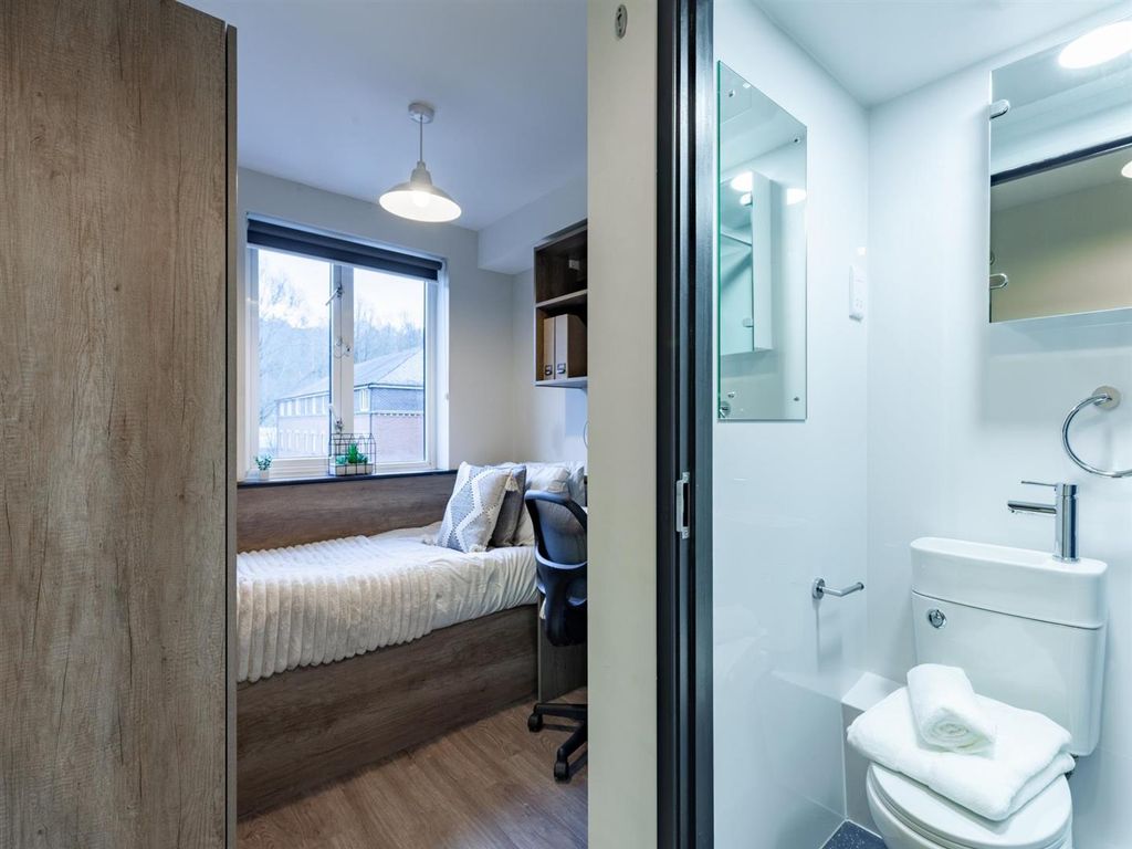 Property photo 1 of 28