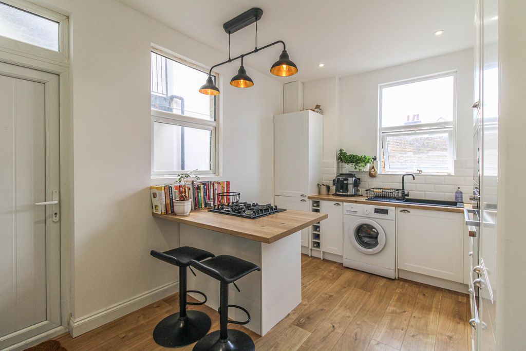 Property photo 1 of 17 Kitchen