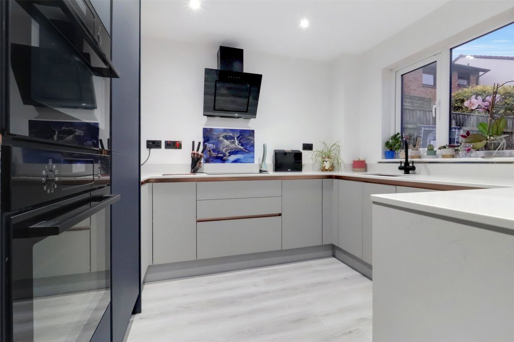 Property photo 3 of 17 Picture No. 06