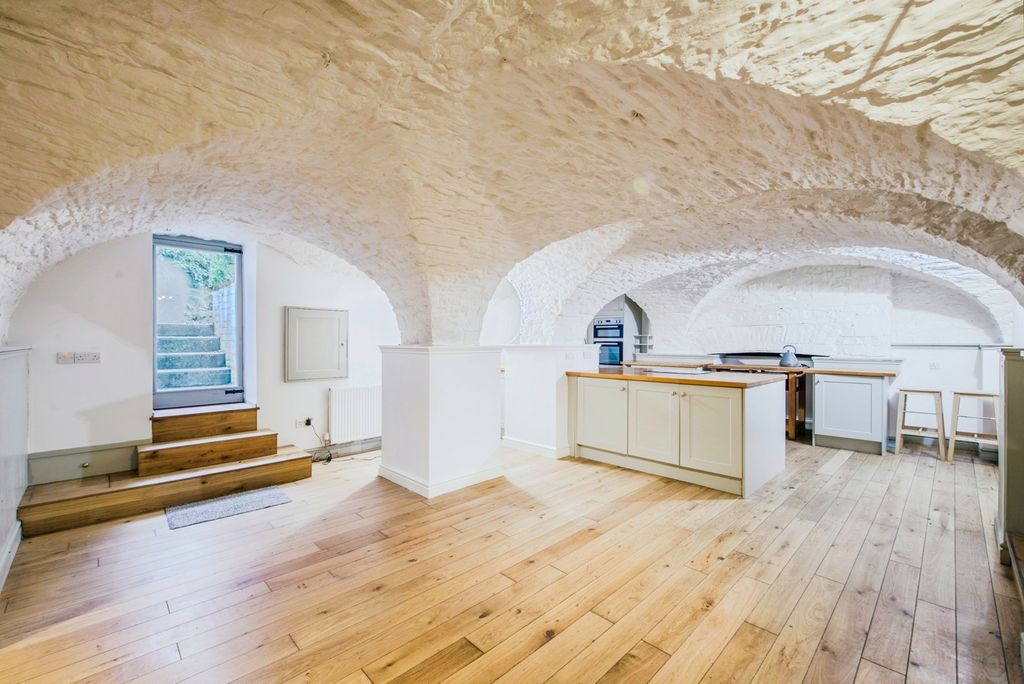 Property photo 3 of 17 Photo