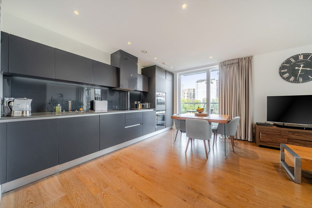 Property photo 3 of 20 1535946-9-6Ad6340...
