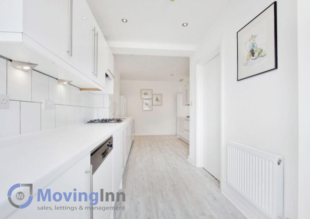 Property photo 3 of 8 Kitchen