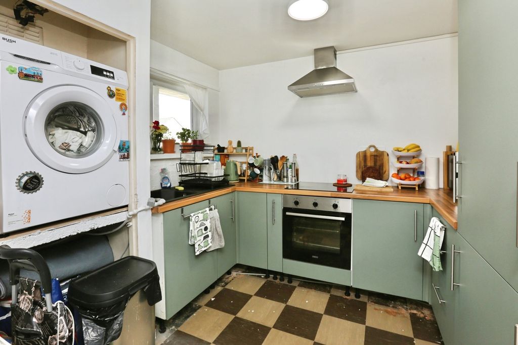 Property photo 3 of 11 Photo