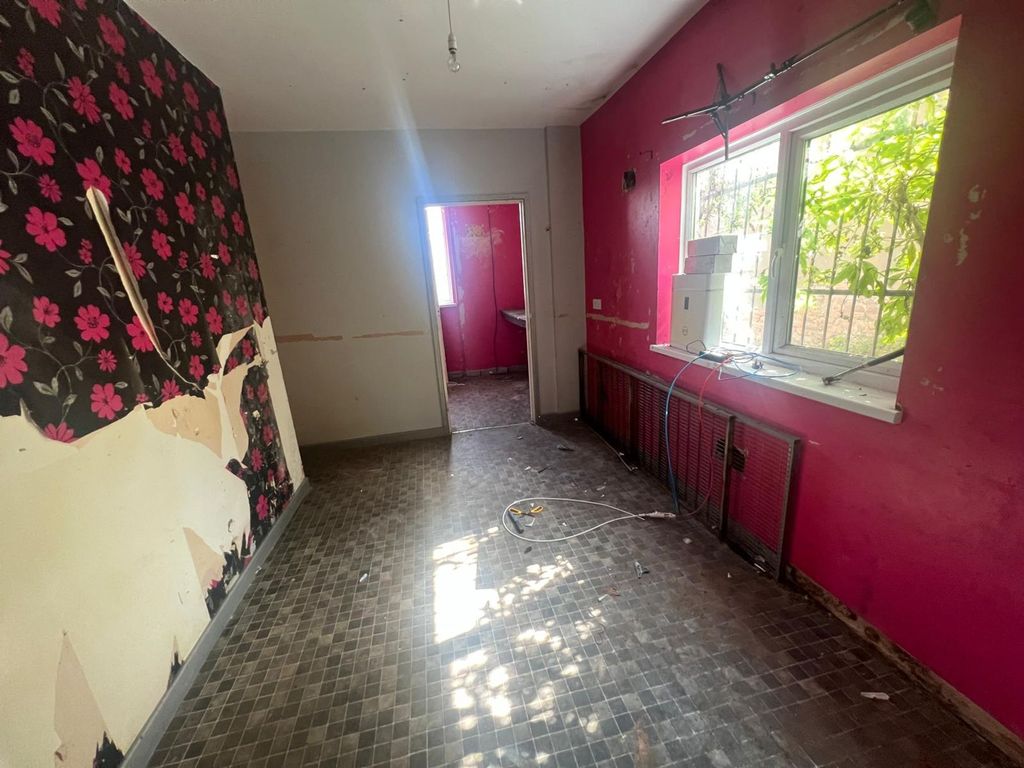 Property photo 2 of 3