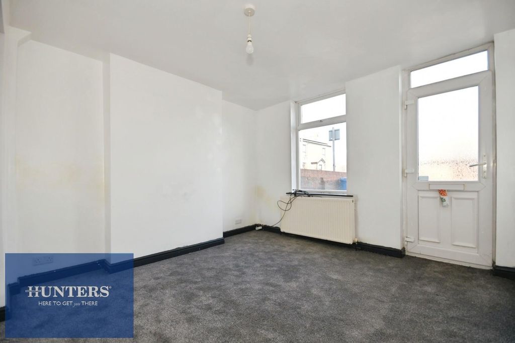 Property photo 3 of 11 Lounge 02.Jpg