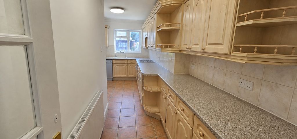 Property photo 3 of 11 Photo 2