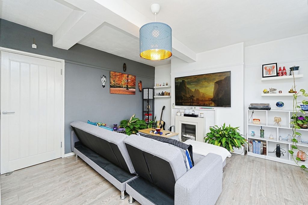 Property photo 2 of 20 Pbox-Img.Jpg