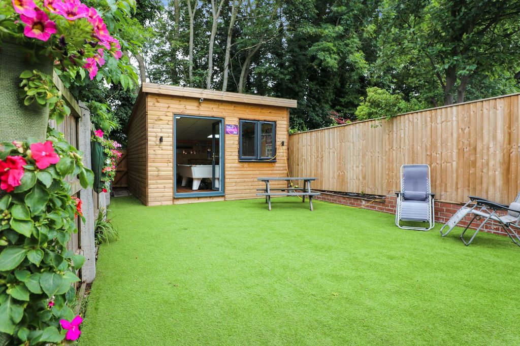 Property photo 3 of 43