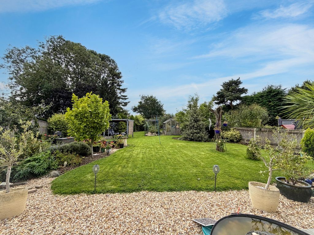 Property photo 2 of 27