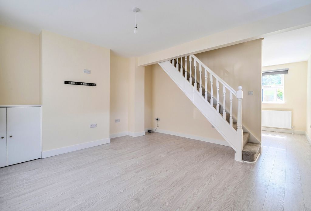 Property photo 3 of 19 1484001-1-6A3Ea8B...