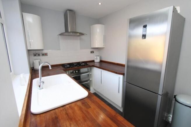Property photo 3 of 11 Kitchen