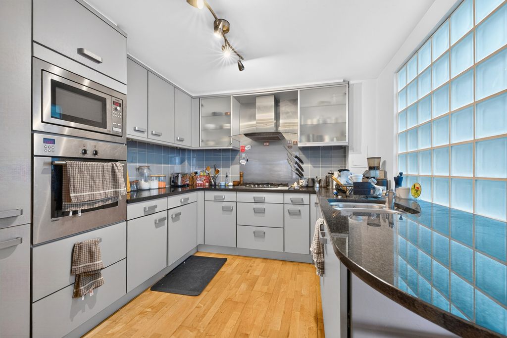 Property photo 3 of 25 Pbox-Img.Jpg