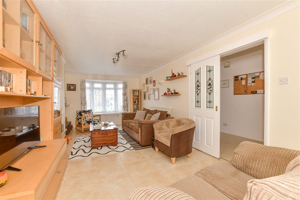 Property photo 3 of 18 Lounge