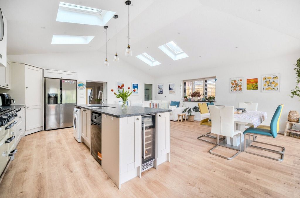 Property photo 3 of 16 Kitchen