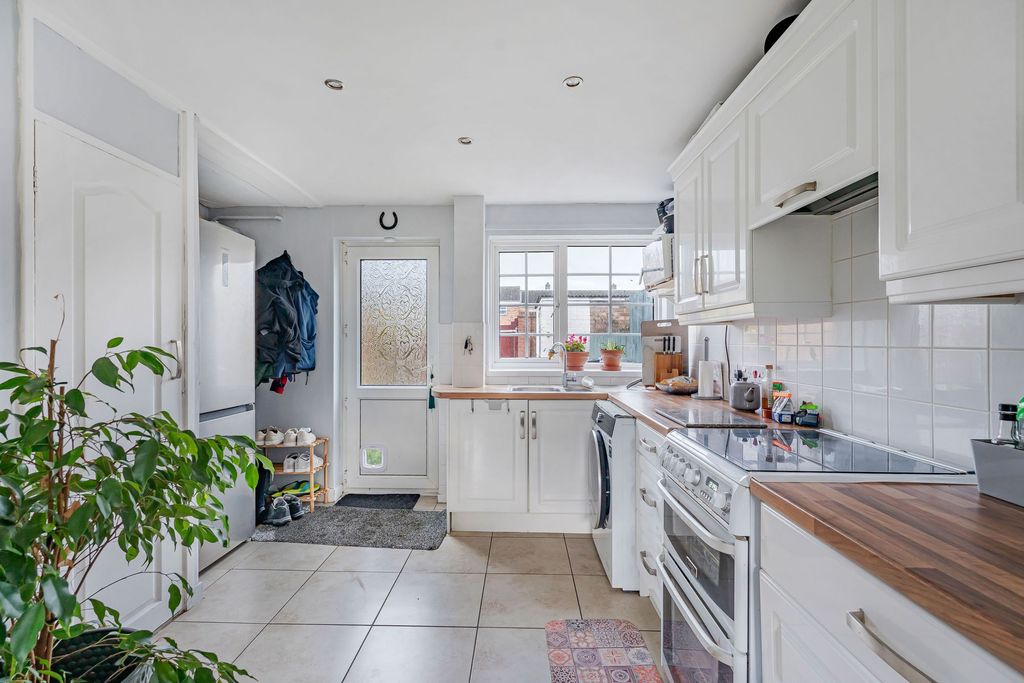 Property photo 2 of 20