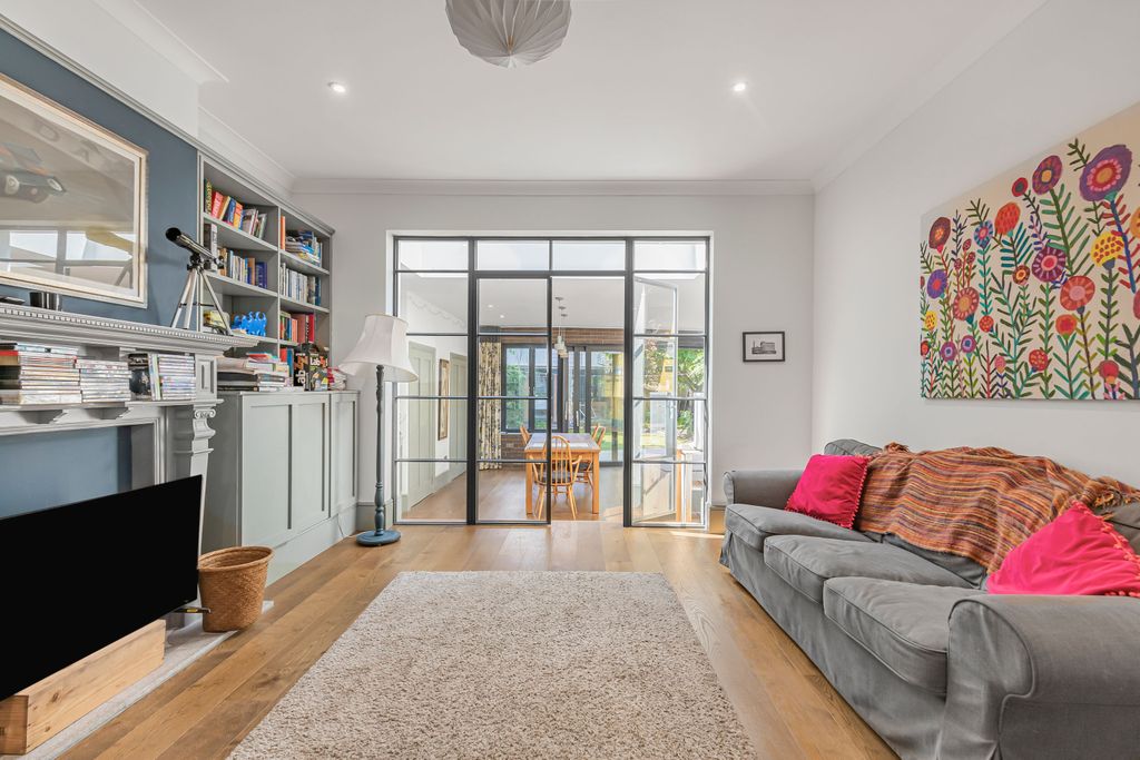 Property photo 3 of 18