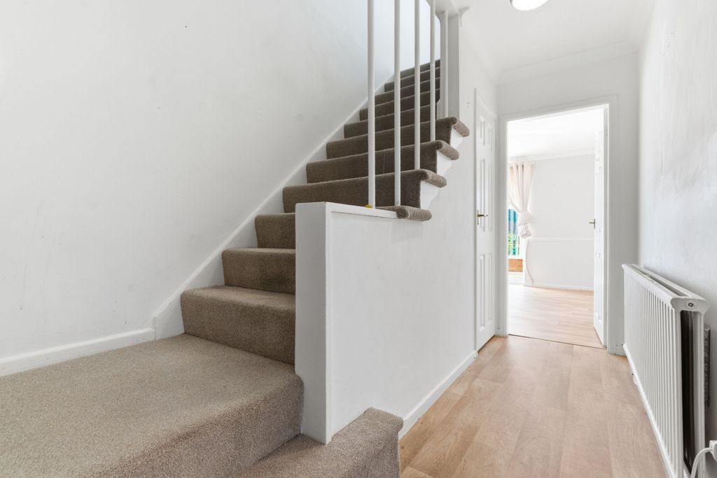 Property photo 2 of 25