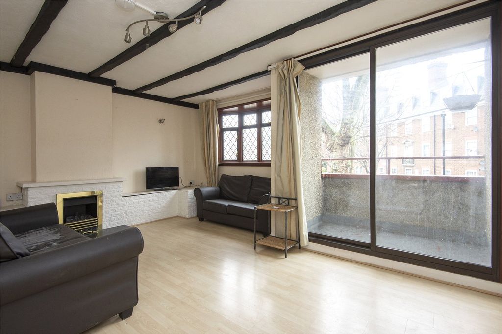 Property photo 1 of 10 Living Room