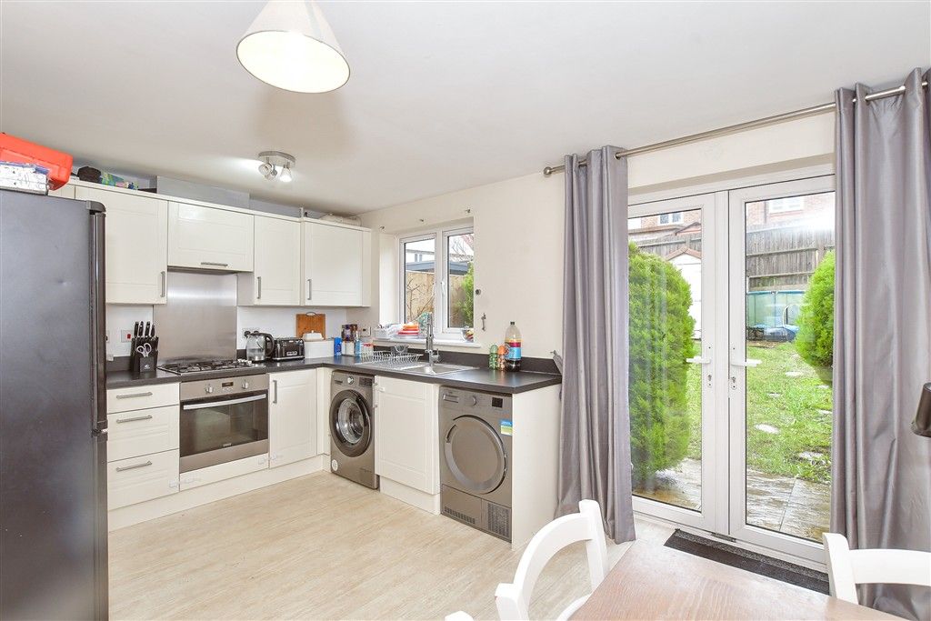 Property photo 2 of 11 Kitchen/ Dining Area
