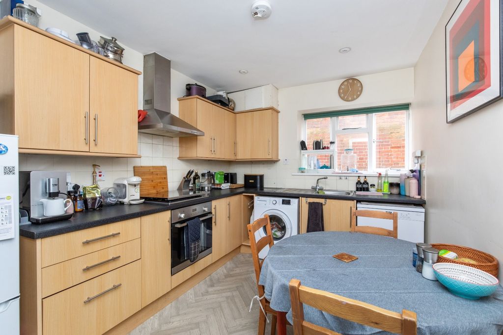 Property photo 2 of 11 4940603