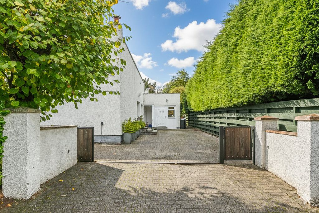 Property photo 1 of 31